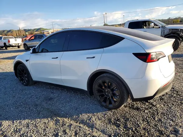 7SAYGDEE0NF328248 2022 TESLA MODEL Y - Image 2
