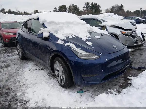 7SAYGDEE0NF332221 2022 TESLA MODEL Y - Image 1
