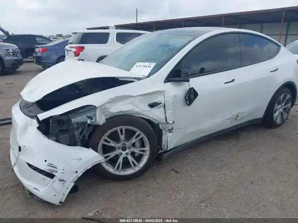 7SAYGDEE0NF332610 2022 TESLA MODEL Y - Image 2