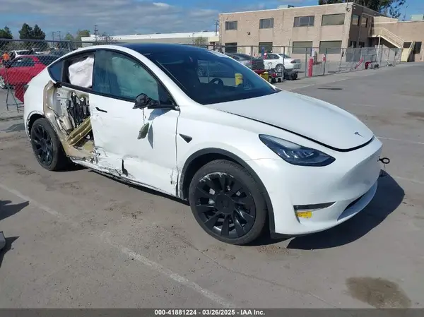7SAYGDEE0NF340822 2022 TESLA MODEL Y - Image 1