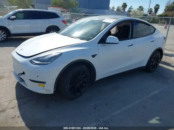7SAYGDEE0NF340822 2022 TESLA MODEL Y - Image 2
