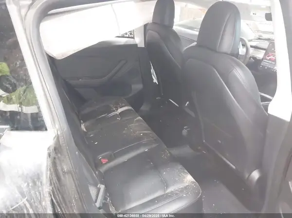 7SAYGDEE0NF342215 2022 TESLA MODEL Y - Image 8