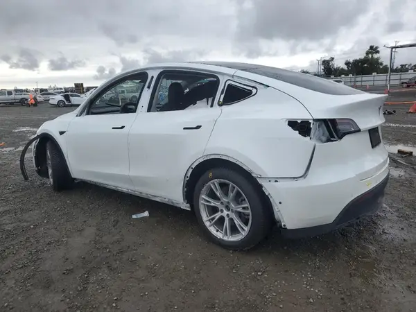 7SAYGDEE0NF347611 2022 TESLA MODEL Y - Image 2