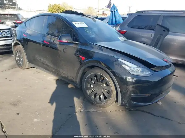 7SAYGDEE0NF351433 2022 TESLA MODEL Y - Image 1