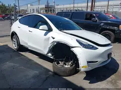 7SAYGDEE0NF353733 2022 TESLA MODEL Y
