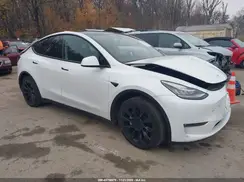 7SAYGDEE0NF356762 2022 TESLA MODEL Y
