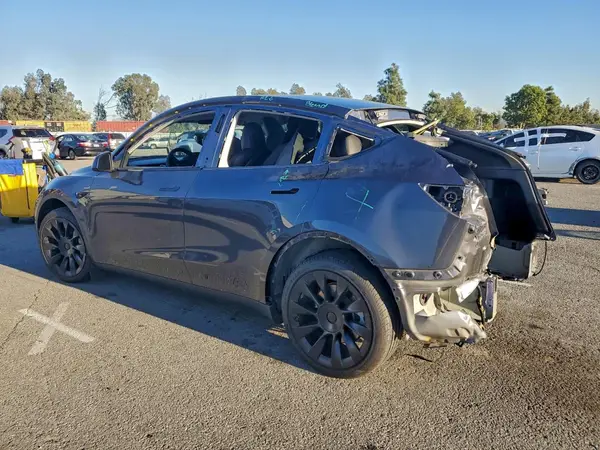 7SAYGDEE0NF356826 2022 TESLA MODEL Y - Image 2