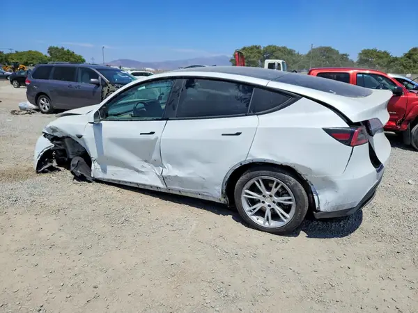 7SAYGDEE0NF356910 2022 TESLA MODEL Y - Image 2
