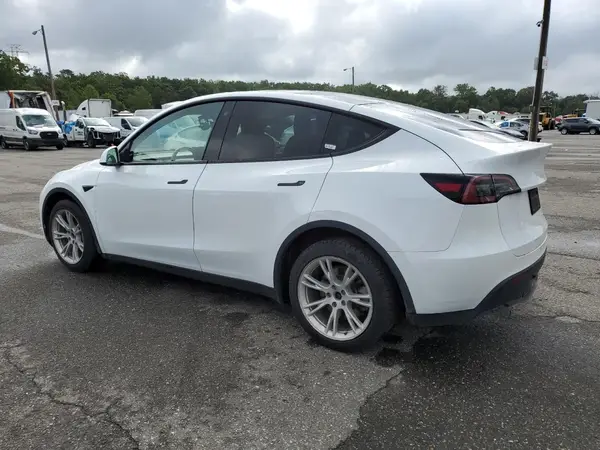 7SAYGDEE0NF359838 2022 TESLA MODEL Y - Image 2