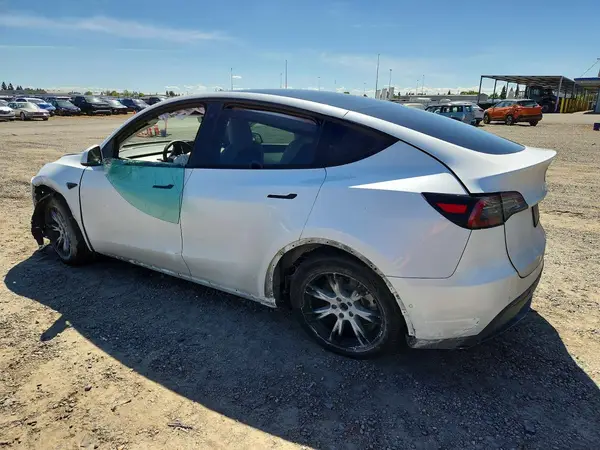 7SAYGDEE0NF360486 2022 TESLA MODEL Y - Image 2