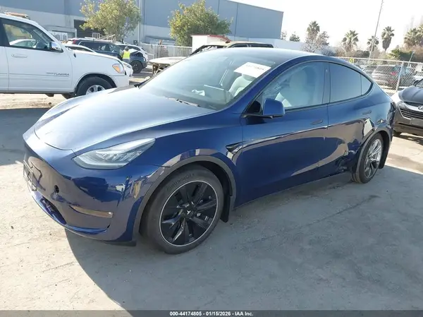 7SAYGDEE0NF361380 2022 TESLA MODEL Y - Image 2