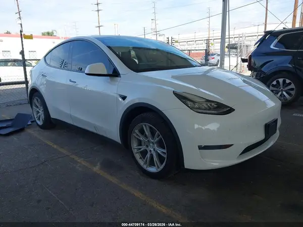 7SAYGDEE0NF363601 2022 TESLA MODEL Y - Image 1