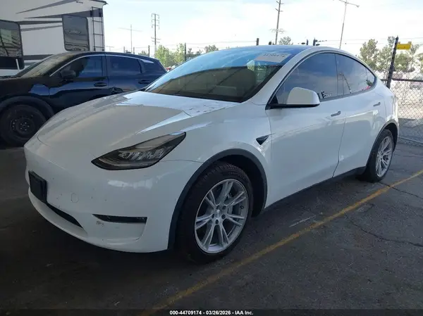 7SAYGDEE0NF363601 2022 TESLA MODEL Y - Image 2