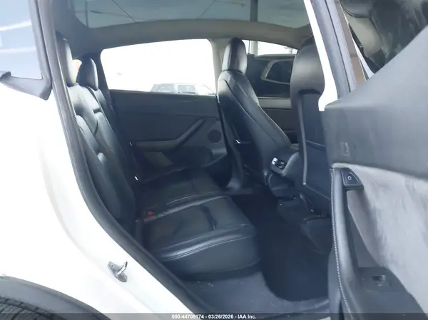 7SAYGDEE0NF363601 2022 TESLA MODEL Y - Image 8