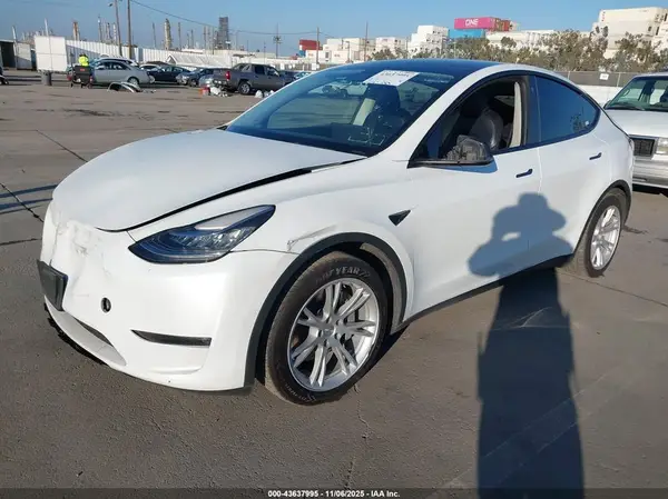 7SAYGDEE0NF363789 2022 TESLA MODEL Y - Image 2