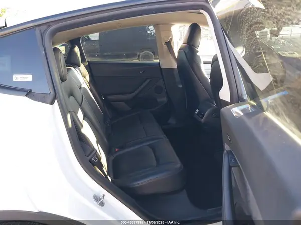 7SAYGDEE0NF363789 2022 TESLA MODEL Y - Image 8