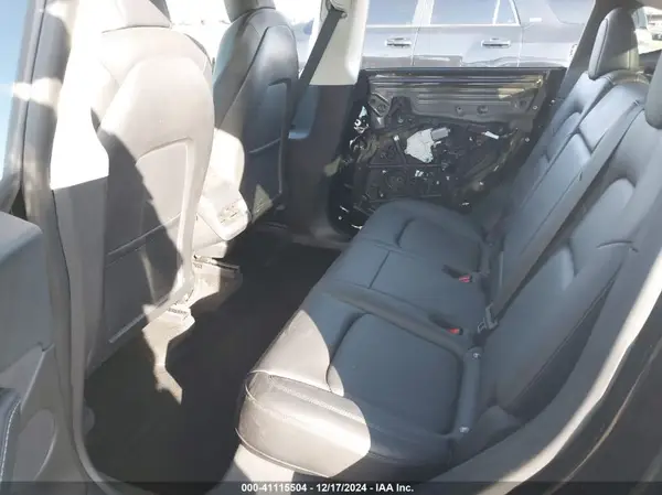 7SAYGDEE0NF365168 2022 TESLA MODEL Y - Image 8