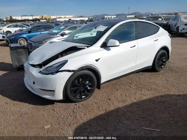 7SAYGDEE0NF368068 2022 TESLA MODEL Y - Image 2