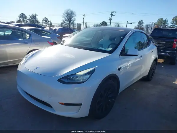 7SAYGDEE0NF370077 2022 TESLA MODEL Y - Image 2