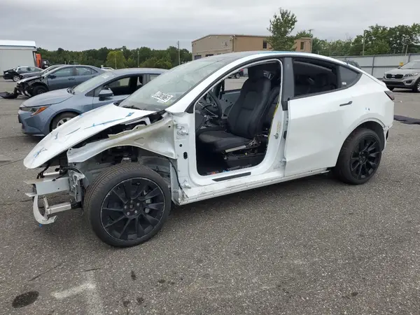 7SAYGDEE0NF375070 2022 TESLA MODEL Y - Image 1