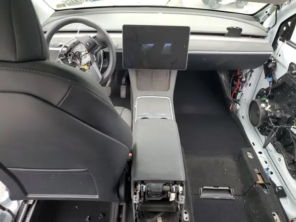 7SAYGDEE0NF375070 2022 TESLA MODEL Y - Image 8