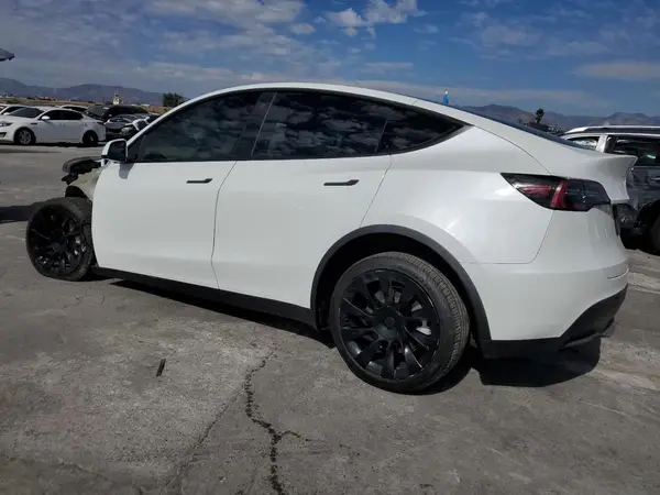 7SAYGDEE0NF377420 2022 TESLA MODEL Y - Image 2