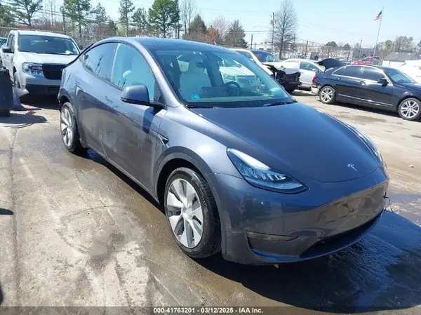 7SAYGDEE0NF378566 2022 TESLA MODEL Y - Image 1