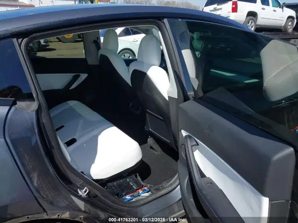 7SAYGDEE0NF378566 2022 TESLA MODEL Y - Image 8