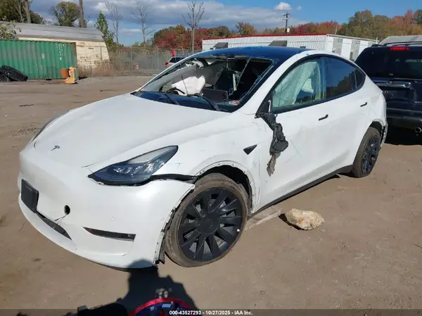 7SAYGDEE0NF379863 2022 TESLA MODEL Y - Image 2