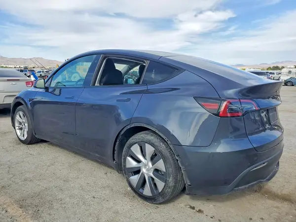 7SAYGDEE0NF380401 2022 TESLA MODEL Y - Image 2
