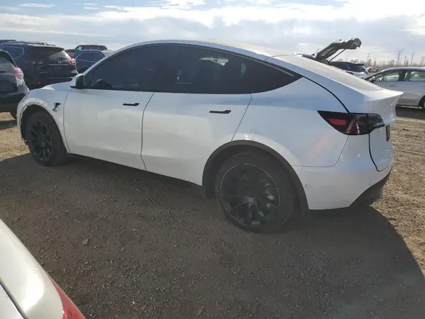 7SAYGDEE0NF385713 2022 TESLA MODEL Y - Image 2