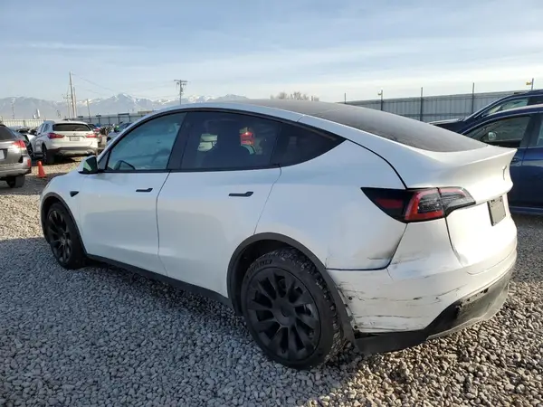 7SAYGDEE0NF385730 2022 TESLA MODEL Y - Image 2