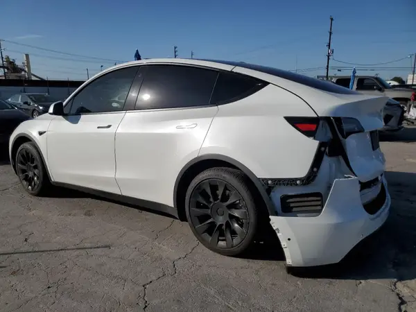 7SAYGDEE0NF385937 2022 TESLA MODEL Y - Image 2