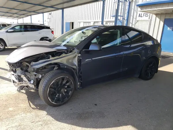7SAYGDEE0NF386683 2022 TESLA MODEL Y - Image 1