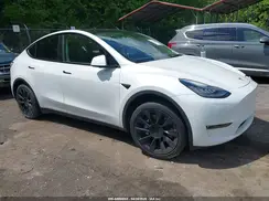 7SAYGDEE0NF390037 2022 TESLA MODEL Y