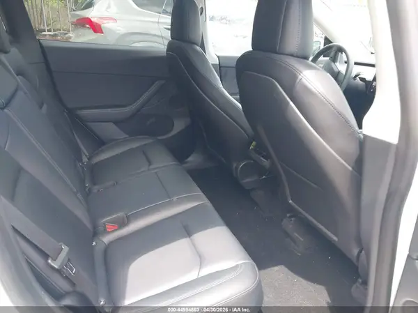 7SAYGDEE0NF390037 2022 TESLA MODEL Y - Image 8