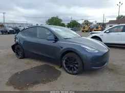 7SAYGDEE0NF390409 2022 TESLA MODEL Y