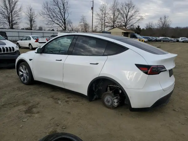 7SAYGDEE0NF399191 2022 TESLA MODEL Y - Image 2