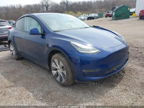 7SAYGDEE0NF400890 2022 TESLA MODEL Y - Image 1