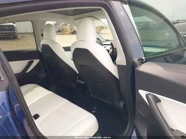 7SAYGDEE0NF400890 2022 TESLA MODEL Y - Image 8