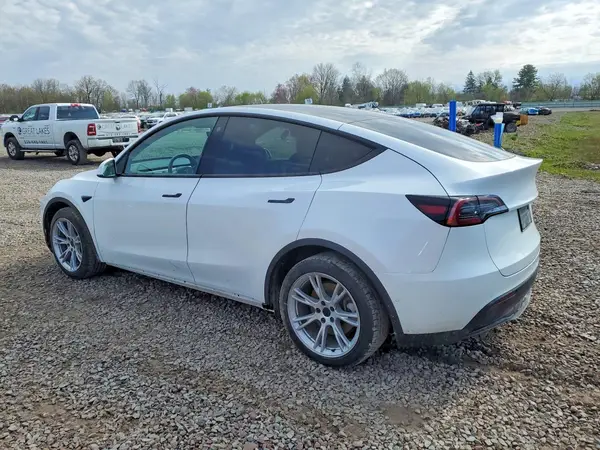 7SAYGDEE0NF402106 2022 TESLA MODEL Y - Image 2