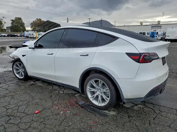 7SAYGDEE0NF411811 2022 TESLA MODEL Y - Image 2
