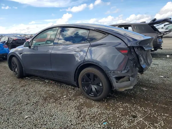 7SAYGDEE0NF413316 2022 TESLA MODEL Y - Image 2