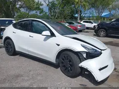 7SAYGDEE0NF423327 2022 TESLA MODEL Y