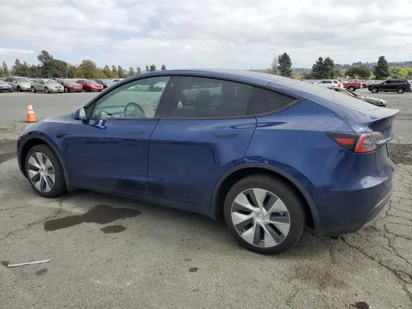 7SAYGDEE0NF423988 2022 TESLA MODEL Y - Image 2