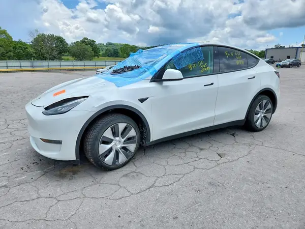 7SAYGDEE0NF424476 2022 TESLA MODEL Y - Image 1