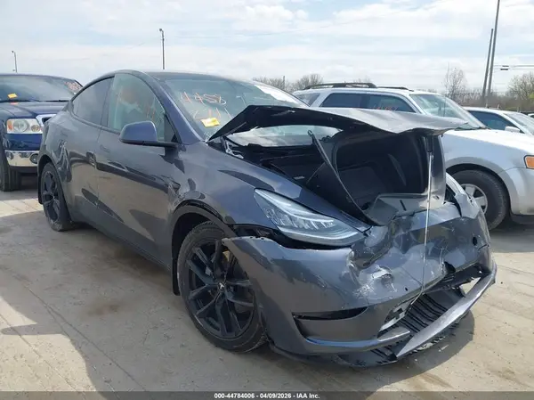 7SAYGDEE0NF426308 2022 TESLA MODEL Y - Image 1