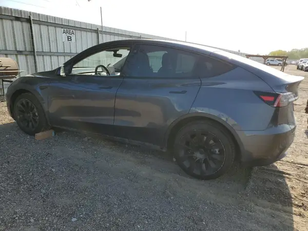 7SAYGDEE0NF426745 2022 TESLA MODEL Y - Image 2