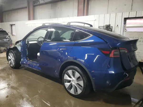 7SAYGDEE0NF433940 2022 TESLA MODEL Y - Image 2