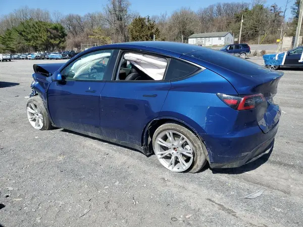 7SAYGDEE0NF437101 2022 TESLA MODEL Y - Image 2